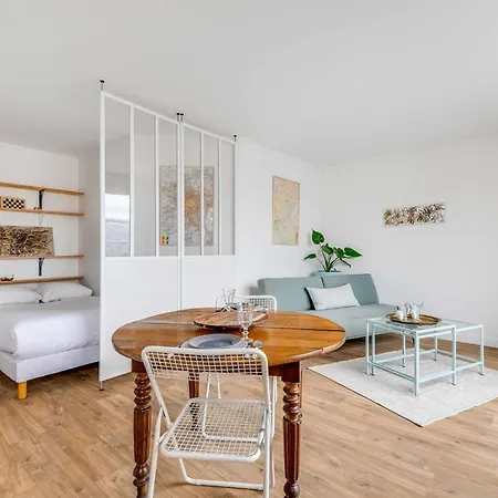 Vakantiehuis Cozy 1p With Balcony - Suresnes