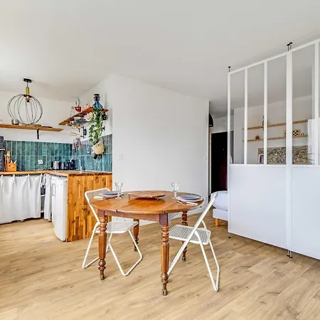 Vakantiehuis Cozy 1p With Balcony - Suresnes